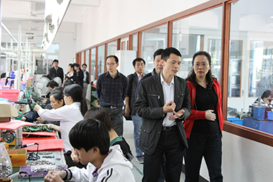 福建省委統(tǒng)戰(zhàn)部副部長(zhǎng)、省工商聯(lián)黨組書記王玲視察虹潤(rùn)公司
